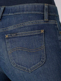 Lee Ultra Lux Straight Leg Short -Gustwillers Clothing Shop Lee Ultra Lux Straight Leg Short S 4 06727.1710517808