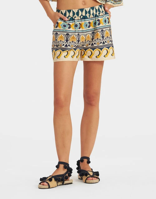 Pull-Up Shorts Casareale Small Placèe Cream in Summer Poplin Pull-Up Shorts Casareale Small Placèe Cream In Summer Poplin -Gustwillers Clothing Shop TRO0117COT039REA02 WH03 1